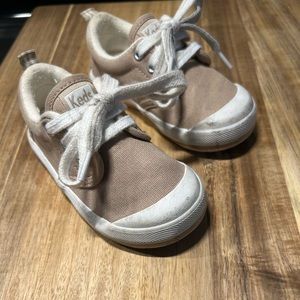 Tan Keds 5W in used condition, they do have some stains